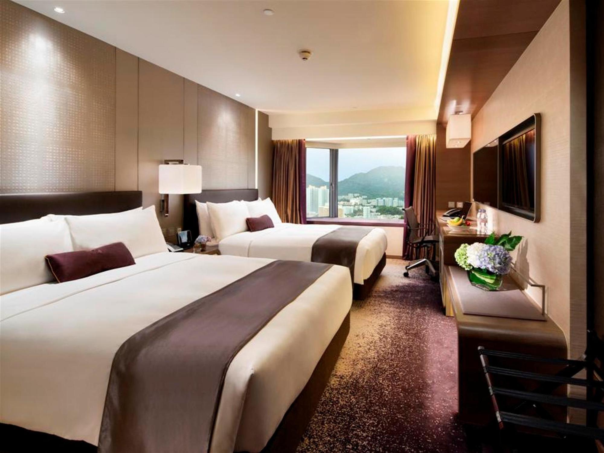 Royal Plaza Hotel 5*